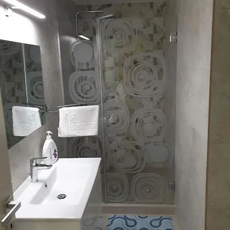 Sea View Apartment *